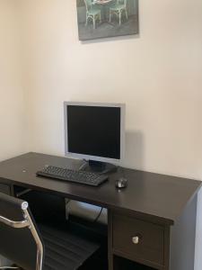 TV a/nebo společenská místnost v ubytování Westway Inn Motel