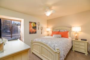 Fotografie z fotogalerie ubytování Quelah Condo #30 is a 3 bedroom, newly remodeled vacation condo that can accommodate up to 6 guests. Swim at the Quelah Complex Pool! v destinaci Sunriver