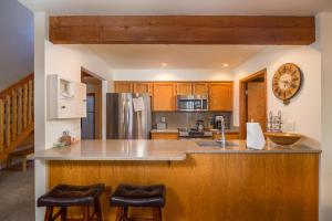 Fotografie z fotogalerie ubytování Quelah Condo #30 is a 3 bedroom, newly remodeled vacation condo that can accommodate up to 6 guests. Swim at the Quelah Complex Pool! v destinaci Sunriver + 6 fotografií