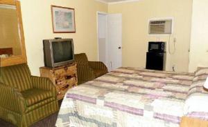 Postel nebo postele na pokoji v ubytování Interstate Motel