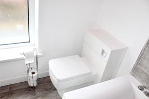 Koupelna v ubytování Reads Luxury Jacuzzi Apartments