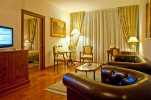 TV a/nebo společenská místnost v ubytování Best Western Hotel Globus City