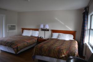 Cama o camas de una habitación en The Suwannee Gables Motel & Marina