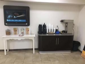 Η κουζίνα ή μικρή κουζίνα στο Motel 6-Nashville, TN - Airport