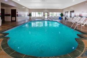 a large pool with blue water in a hotel room at Days Inn by Wyndham Milan Sandusky South in Milan