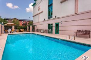 The swimming pool at or close to Wingate by Wyndham Macon