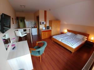 Postel nebo postele na pokoji v ubytování Ciklámen apartman + 26 fotografií