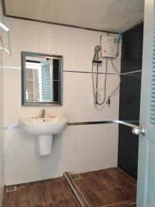 Koupelna v ubytování Pimpimarn Hotel + 33 fotografií