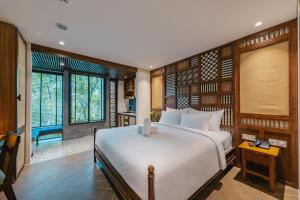 a bedroom with a large white bed in a room at Minh Boutique in Danang