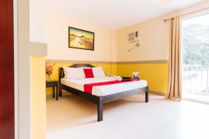 Voodi või voodid majutusasutuse RedDoorz Premium @ Gabinete Road Palawan toas