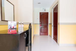 Köök või kööginurk majutusasutuses RedDoorz Premium @ Gabinete Road Palawan