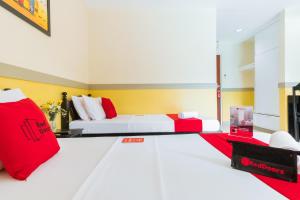 Voodi või voodid majutusasutuse RedDoorz Premium @ Gabinete Road Palawan toas