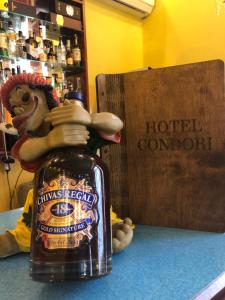 Certificato, attestato, insegna o altro documento esposto da Hotel Condori