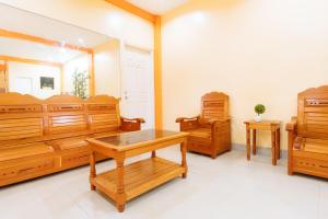 Istumisnurk majutusasutuses RedDoorz Premium @ Gabinete Road Palawan