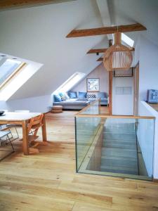 a living room with a glass staircase in a house at Ferienwohnung in Abersee