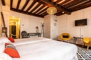 Postel nebo postele na pokoji v ubytování Hotel Le Port Neuf