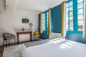 Postel nebo postele na pokoji v ubytování Hotel Le Port Neuf