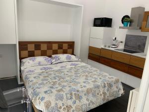 Een bed of bedden in een kamer bij Appartamenti Addimuru