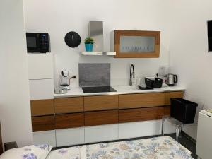 Een keuken of kitchenette bij Appartamenti Addimuru