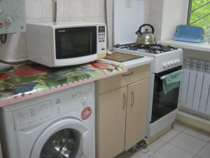 a kitchen with a microwave and a washing machine at Apartment in Pyatigorsk in Pyatigorsk
