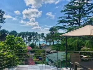 a balcony with a view of the ocean at Green Hotel Ureki in Ureki