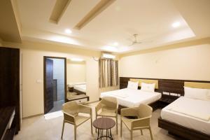 Ponnis Hotel客房内的一张或多张床位