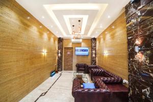Hotel Radana Vashi Navimumbai的休息区