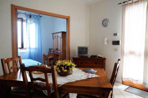 Televízia a/alebo spoločenská miestnosť v ubytovaní Poggio delle Rose Tuscany Relais