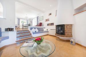 Ruang duduk di E253 Los Pinos by Mallorca Villa Selection