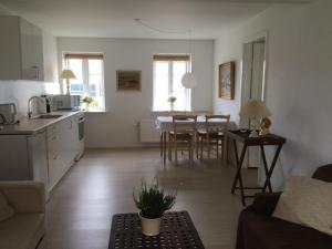 Kuchyň nebo kuchyňský kout v ubytování Hotel Vestkysten