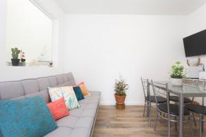 TV a/nebo společenská místnost v ubytování Rochinha Cozy Home