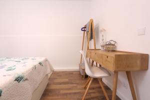 Postel nebo postele na pokoji v ubytování Rochinha Cozy Home
