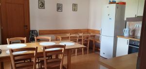 Kuchyňa alebo kuchynka v ubytovaní Penzion Dolní Dunajovice