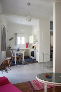 Kuchyň nebo kuchyňský kout v ubytování Kalderimi Home + 31 fotografií
