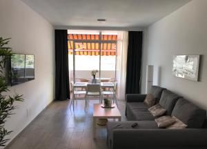 A seating area at 907 Estudio con terraza Puerto de la Cruz Martianez