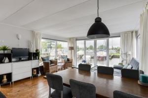 Foto da galeria de Bright and Comfortable Houseboat em Aalsmeer