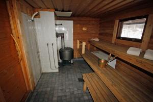 an inside view of a bathroom in a cabin at Hottituvat in Kosula