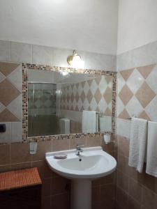 a bathroom with a sink and a mirror at Casa Orchidea in Siracusa