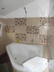 Ванна кімната в Ecole Lodge Antananarivo