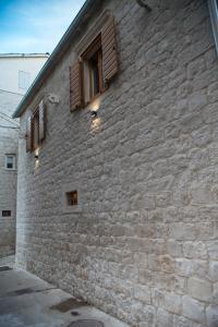 Budova, kde se aparthotel nachází