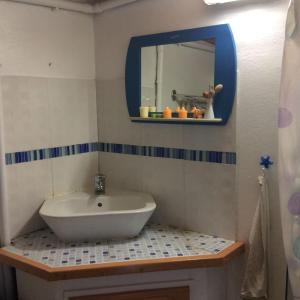 a bathroom with a sink and a mirror at Kaloan in Capesterre-Belle-Eau