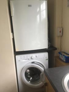a white washer and dryer in a kitchen at Camellia Chalet in Germoe