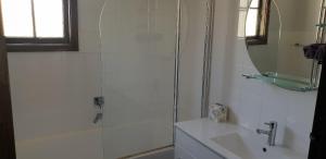 Ένα μπάνιο στο Walnut Cottage - 2 bedroom pet friendly country cottage +7 φωτογραφίες