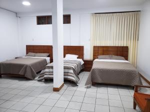 Säng eller sängar i ett rum på Shale Hotel