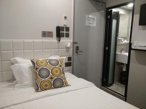 MK STAY - formerly HOTEL MK 객실 침대