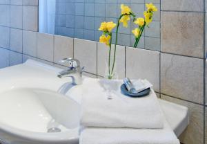 A bathroom at Antico Albergo Madonna