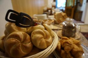 a basket of buns sitting on a table at Hotel Egerthof in Seefeld in Tirol