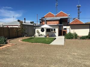 a house with a yard with a lawn at Apartments on Belmore -The Ferguson in Yarrawonga