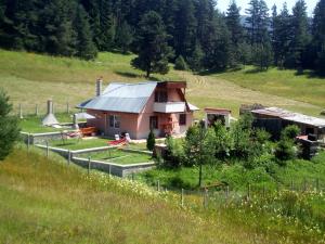 a house in the middle of a field at Tolem in Borino