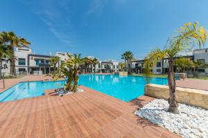 Basen w obiekcie Oasis Beach F 3003 lub w pobliżu